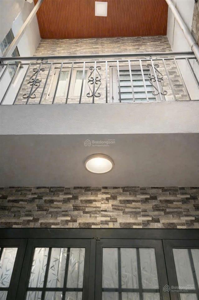 Giá 2,99 tỷ. nhà hẻm 506. lạc long quân.p5 q11.