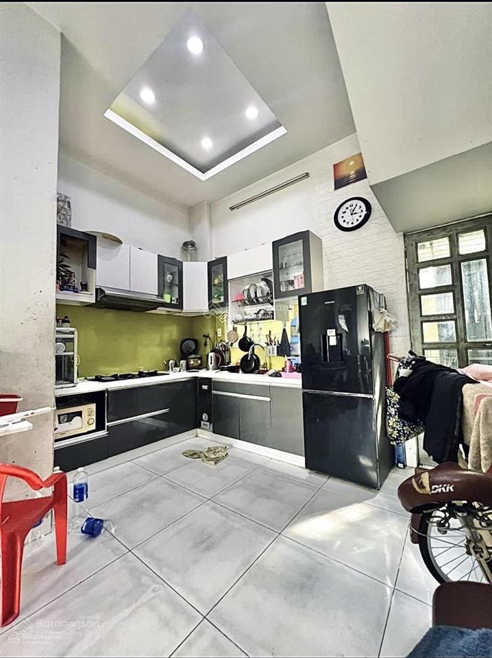 Giá 8.6 tỷ.mt nhà đường hồng bàng. p12. q6.