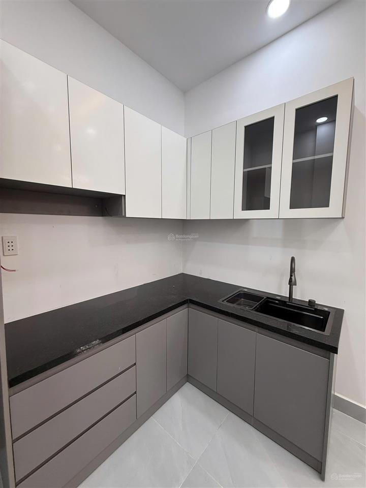 Ccg chỉ 3,5 tỷ  nhà đẹp trung tâm thị trấn hóc môn