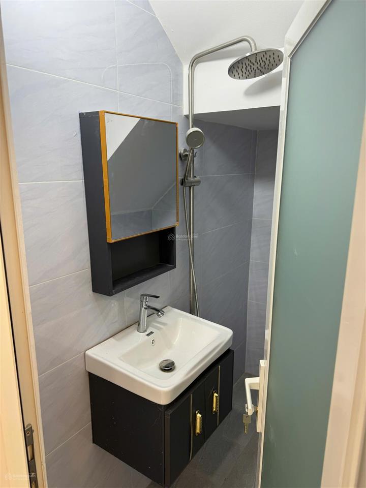 Ccg chỉ 3,5 tỷ  nhà đẹp trung tâm thị trấn hóc môn