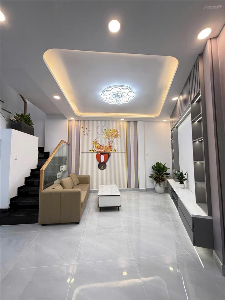 Ccg chỉ 3,5 tỷ  nhà đẹp trung tâm thị trấn hóc môn