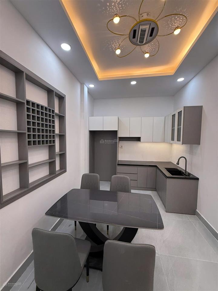 Ccg chỉ 3,5 tỷ  nhà đẹp trung tâm thị trấn hóc môn