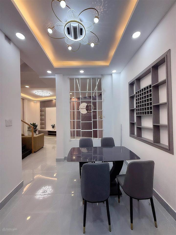 Ccg chỉ 3,5 tỷ  nhà đẹp trung tâm thị trấn hóc môn