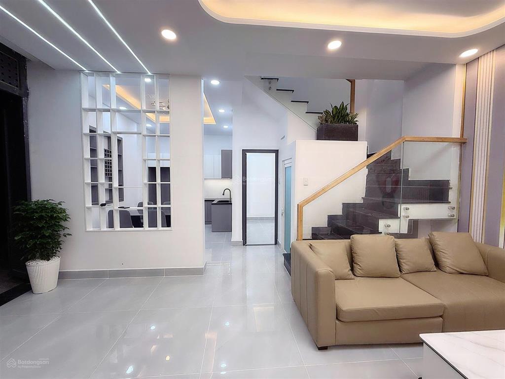 Ccg chỉ 3,5 tỷ  nhà đẹp trung tâm thị trấn hóc môn