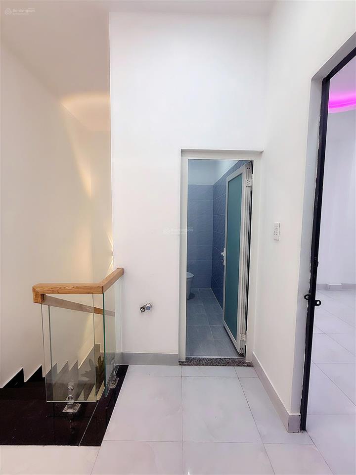 Ccg chỉ 3,5 tỷ  nhà đẹp trung tâm thị trấn hóc môn