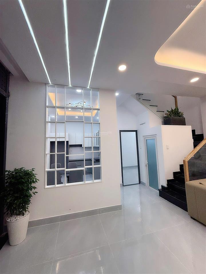 Ccg chỉ 3,5 tỷ  nhà đẹp trung tâm thị trấn hóc môn