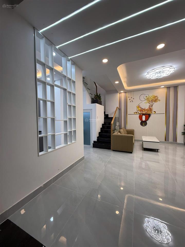 Ccg chỉ 3,5 tỷ  nhà đẹp trung tâm thị trấn hóc môn