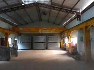 Cho thuê xưởng quốc lộ 1a q bình tân tp.hcm diện tích 1800m2 giá 80 tr có 3 cẩu trục