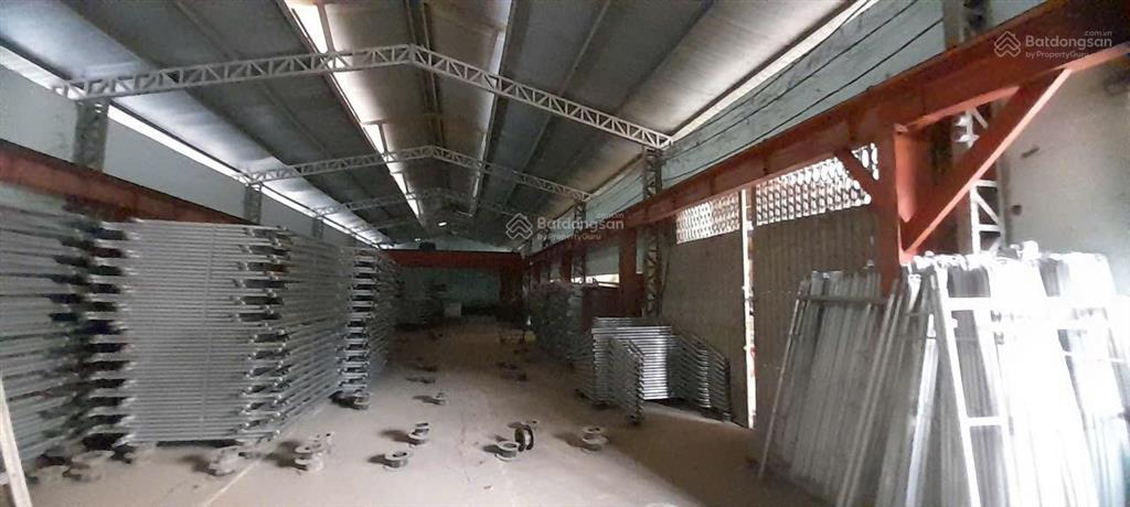 Cho thuê xưởng quốc lộ 1a q bình tân tp.hcm diện tích 1800m2 giá 80 tr có 3 cẩu trục