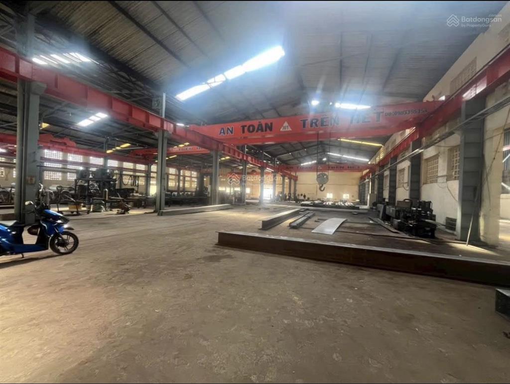 Cho thuê kho xưởng dg quốc lộ 1a bình hưng hoà bình tân dt 1500 m2 giá 135tr có cẩu trục 1030 tấn