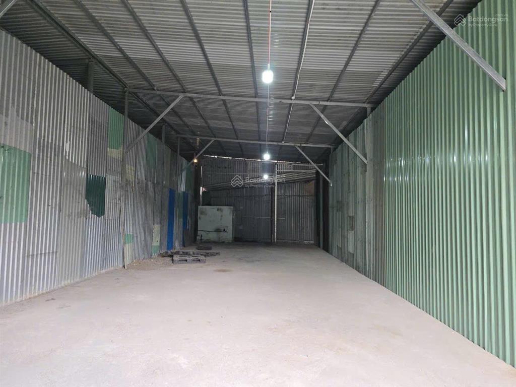 Cho thuê kho xưởng đg kênh 19/5 sơn kỳ tân phú. diện tích 200 m giá 15tr (chưa vat) pccc vách