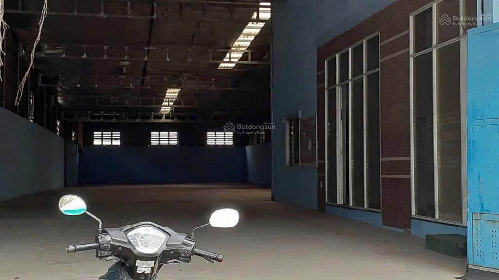 Cho thuê kho xưởng dg phạm văn sáng xuân thới thượng hóc môn diện tích 850m2 giá 50tr dg xe công
