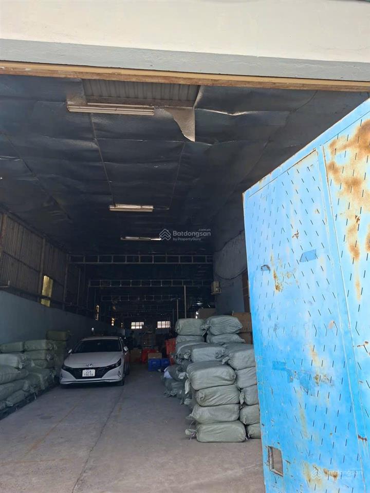Cho thuê kho xưởng dg phạm văn sáng xuân thới thượng hóc môn diện tích 850m2 giá 50tr dg xe công