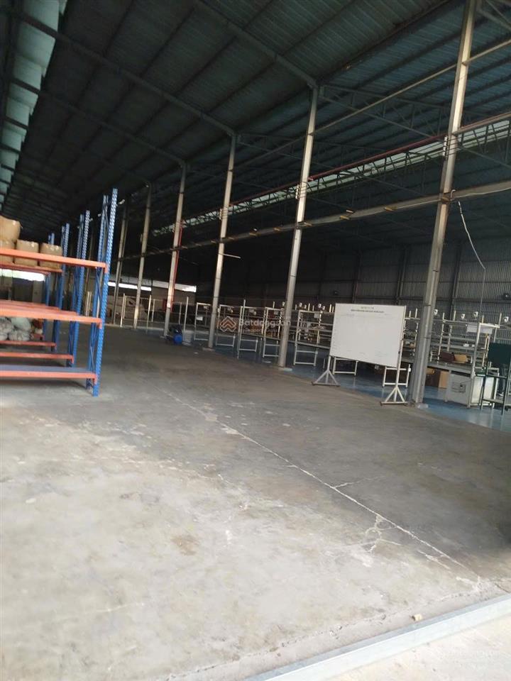 Cho thuê nhà xưởng đường mỹ hạnh, xã mỹ hạnh,long an diện tích 6700 m2 nhà xưởng 3000m2 giá 200 tr
