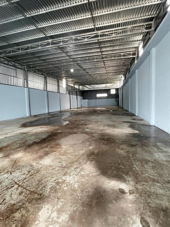 Cho thuê kho xưởng 1/ đg nguyễn văn bứa hóc môn diện tích 850 m2 giá 42 tr đg xe công đêm