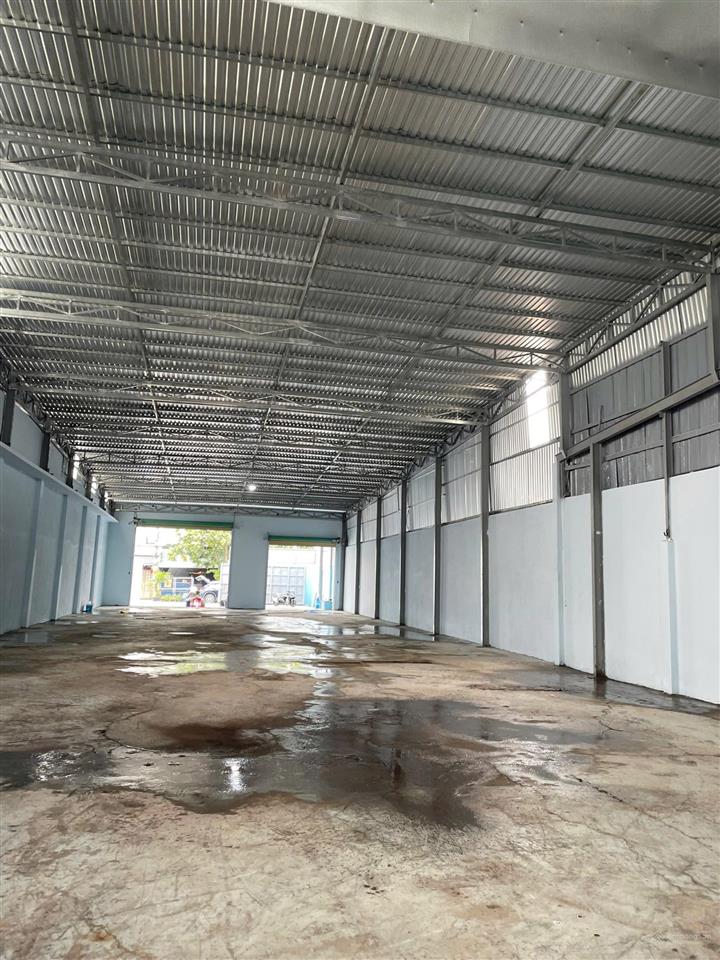 Cho thuê kho xưởng 1/ đg nguyễn văn bứa hóc môn diện tích 850 m2 giá 42 tr đg xe công đêm