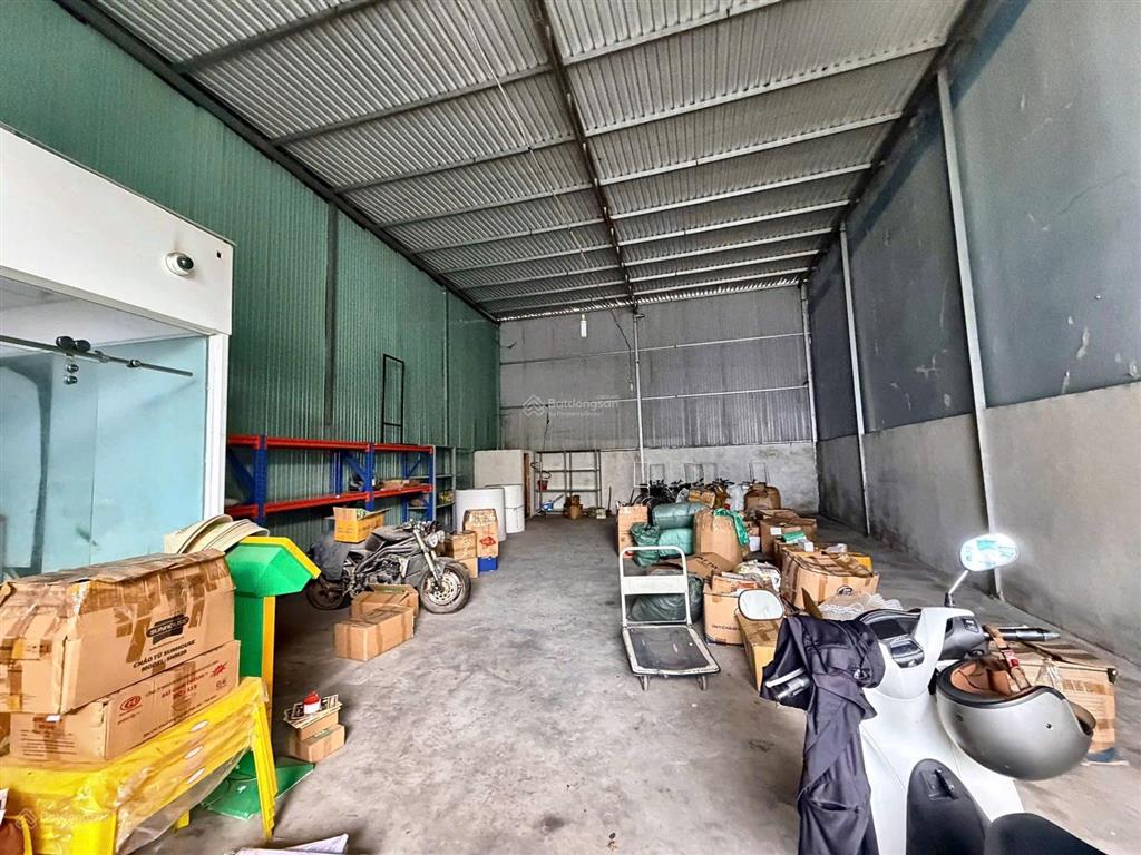 Cho thuê kho xưởng dg tân kỳ tân quý bình tân diện tích 180m2 giá 17 tr dg tải 10 tấn