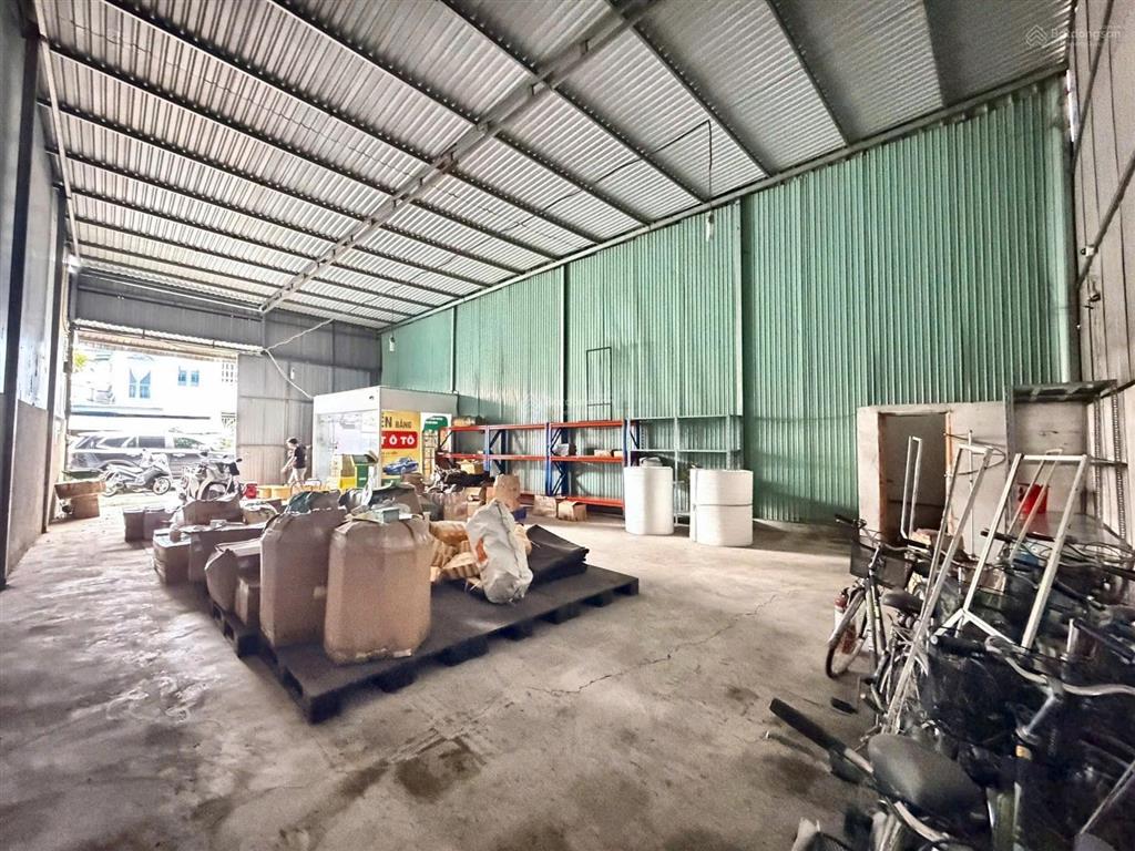 Cho thuê kho xưởng dg tân kỳ tân quý bình tân diện tích 180m2 giá 17 tr dg tải 10 tấn
