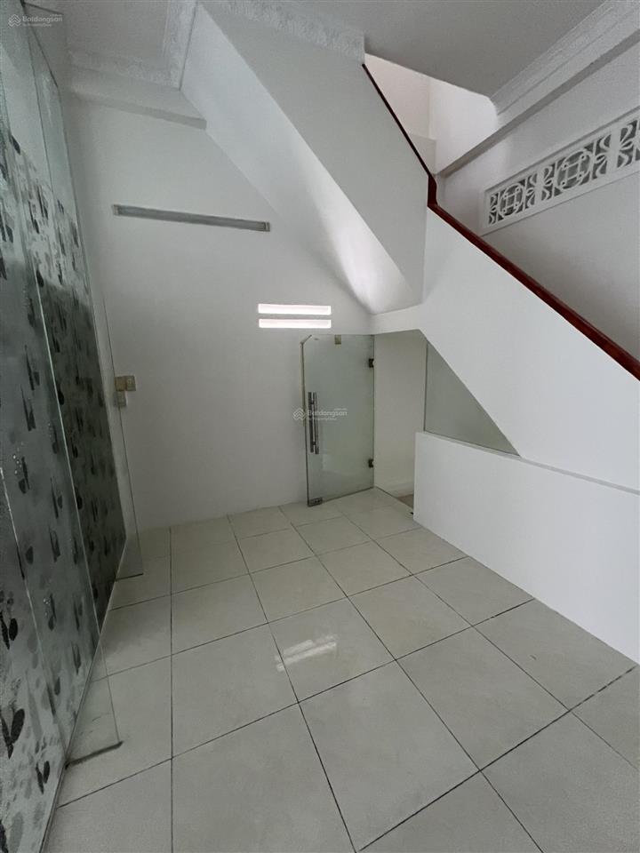 Cho thuê nhà nguyên căn đường đỗ quang đẩu, quận 1