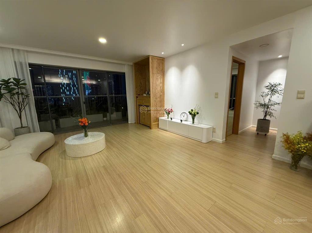 Chính chủ cần bán căn góc 4pn 162m ,sổ lâu dài, giá 22 tỷ. 0977 632 ***