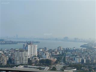 Gia đình cần bán căn penthouse 400m2, sân vườn, nhà cơ bản, giá 59 tỷ.  0977 632 ***