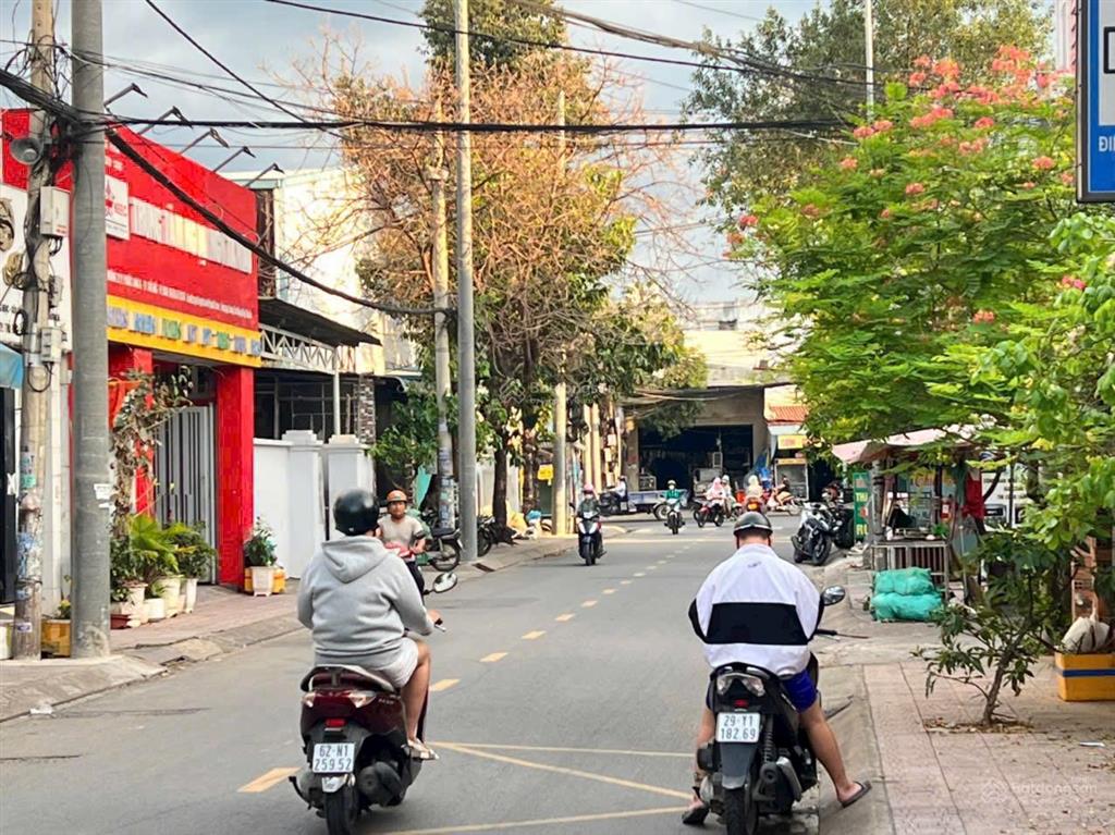 Bán gấp nhà mặt tiền đường đình phong phú, ngang 4,5m, tổng diện tích 136m2 giá bán 12,5 tỷ