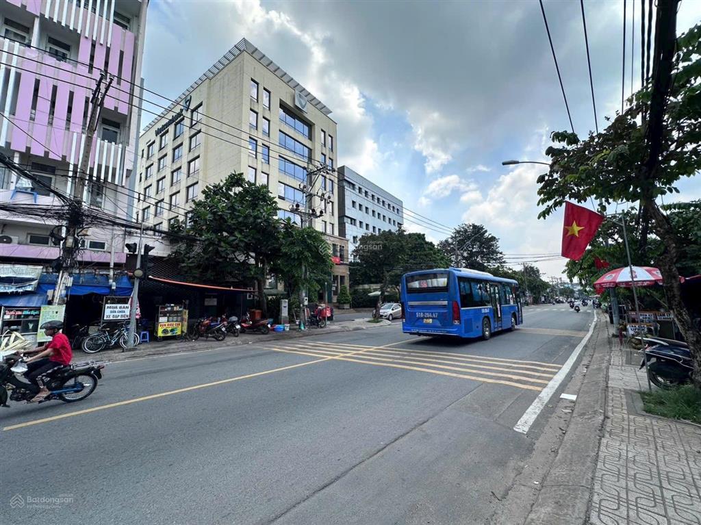 Bán gấp nhà mặt tiền đường đình phong phú, ngang 4,5m, tổng diện tích 136m2 giá bán 12,5 tỷ
