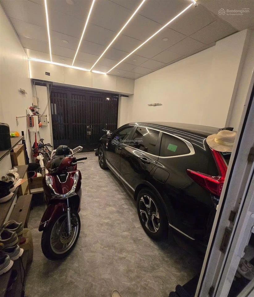 Cho thuê nhà nguyên căn 1 trệt 3 lầu, ngang 4x20 full nội thất cao cấp, có sân đậu oto, 18tr/tháng