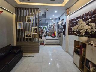 Cho thuê nhà nguyên căn 1 trệt 3 lầu, ngang 4x20 full nội thất cao cấp, có sân đậu oto, 18tr/tháng