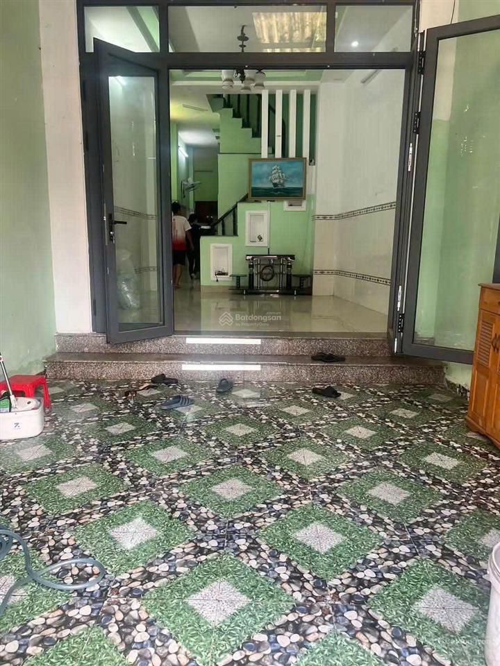 Cho thuê nhà nguyên căn 1 trệt 2 lầu 4pn, diện tích 70m2, gần trường ngô thời nhiệm. giá 13tr
