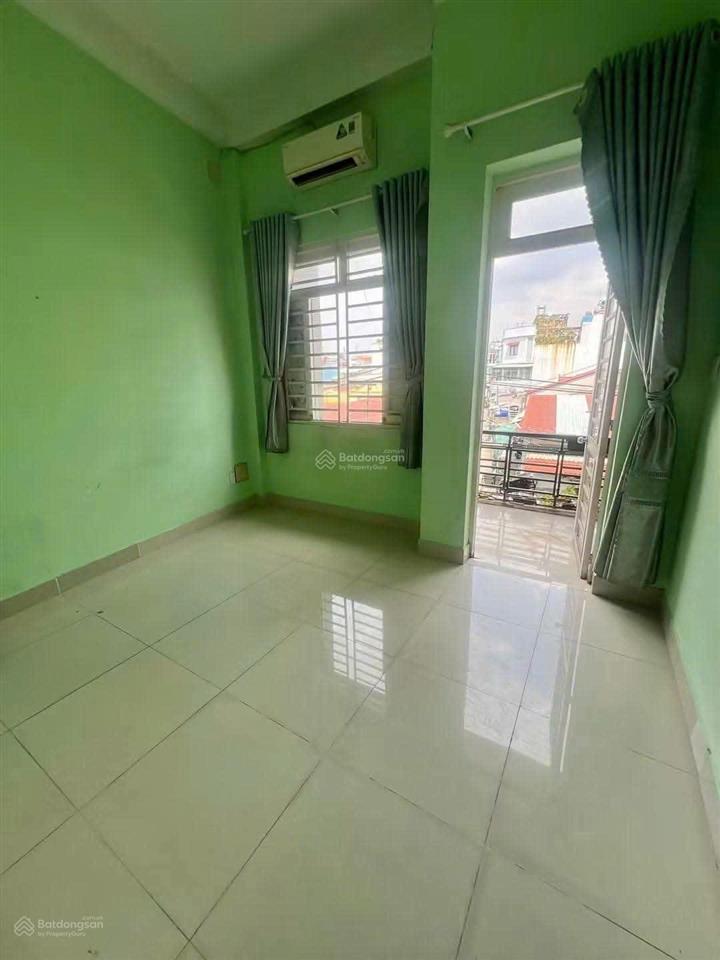 Cho thuê nhà nguyên căn 1 trệt 2 lầu 4pn, diện tích 70m2, gần trường ngô thời nhiệm. giá 13tr