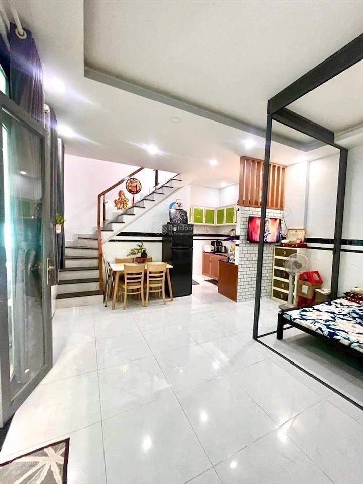 Cho thuê nhà nguyên căn, 1 trệt 1 lầu. 2 pn 2 wc, nhà mới đầy đủ nội thất, 8tr/tháng