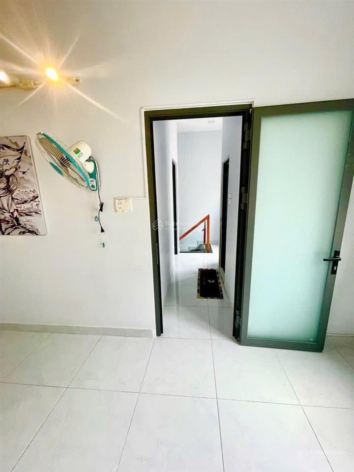 Cho thuê nhà nguyên căn, 1 trệt 1 lầu. 2 pn 2 wc, nhà mới đầy đủ nội thất, 8tr/tháng