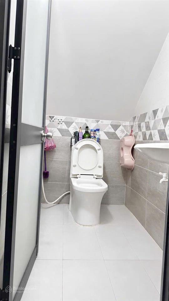 Cho thuê nhà nguyên căn, 1 trệt 1 lầu. 2 pn 2 wc, nhà mới đầy đủ nội thất, 8tr/tháng