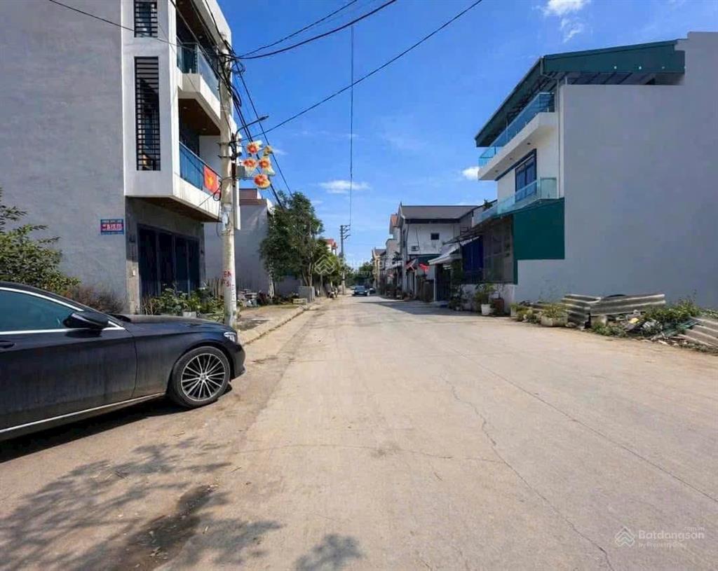 Đấu giá dục tú, đông anh  sát đường lên cầu tứ liên  vỉa hè ô tô tránh