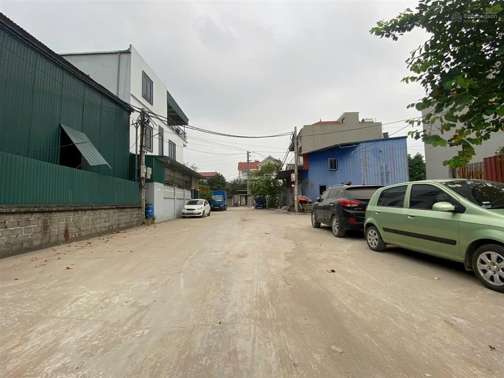 Đấu giá dục tú, đông anh  sát đường lên cầu tứ liên  vỉa hè ô tô tránh