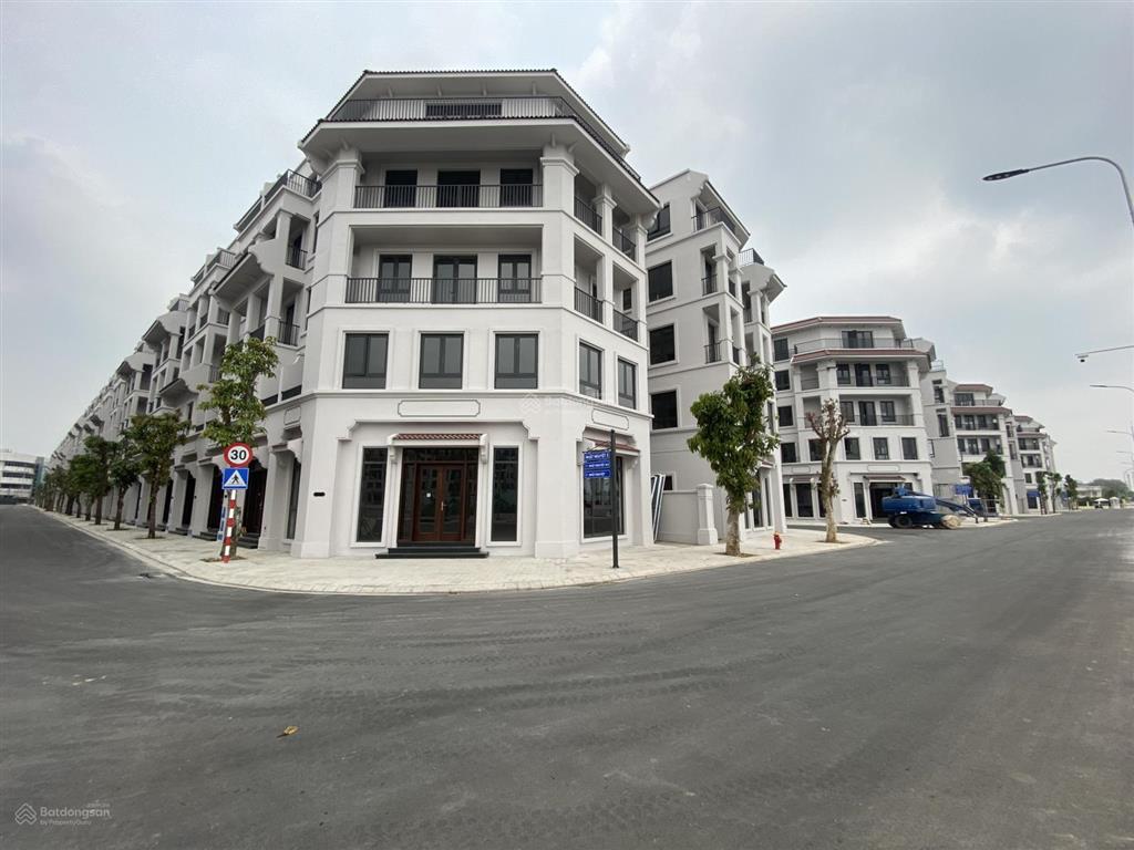 Bán nhà 3 tầng 100m. ô tô tránh vỉa.12,2 tỷ giá siêu hời. tại đông hội sát vinhome cổ loa.