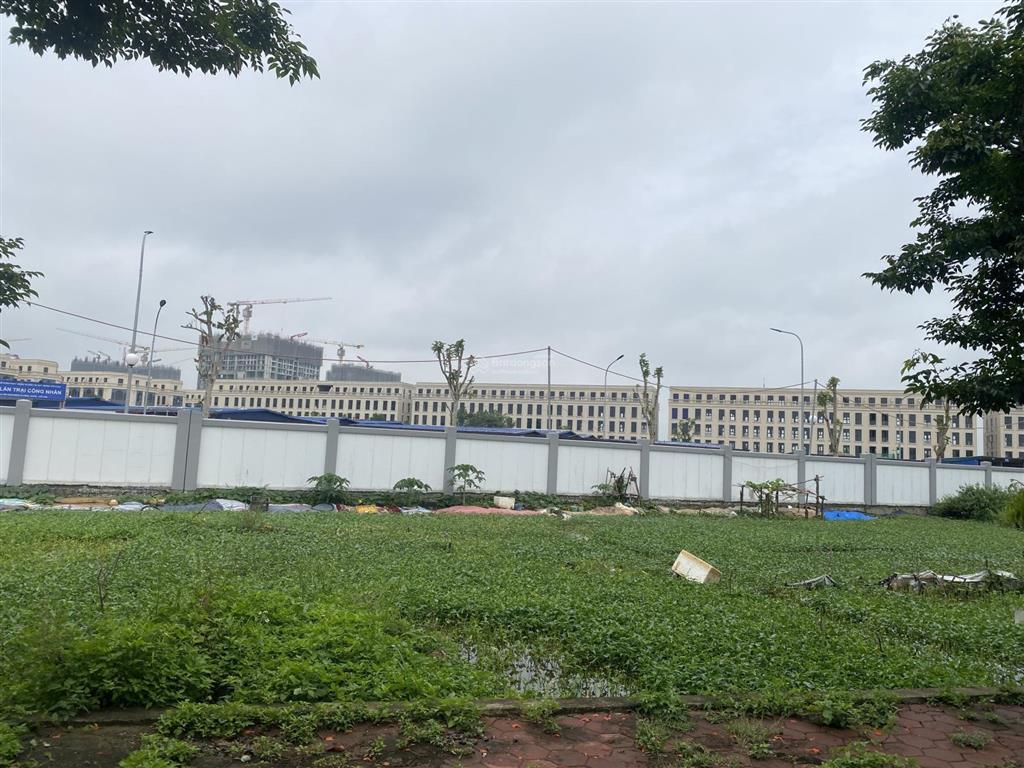 Bán nhà 3 tầng 100m. ô tô tránh vỉa.12,2 tỷ giá siêu hời. tại đông hội sát vinhome cổ loa.