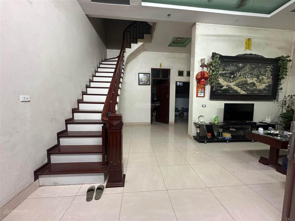 Nhà kinh doanh ô tô tránh. uy nỗ, đông anh. view nhà thi đấu, tt hành chính đông anh