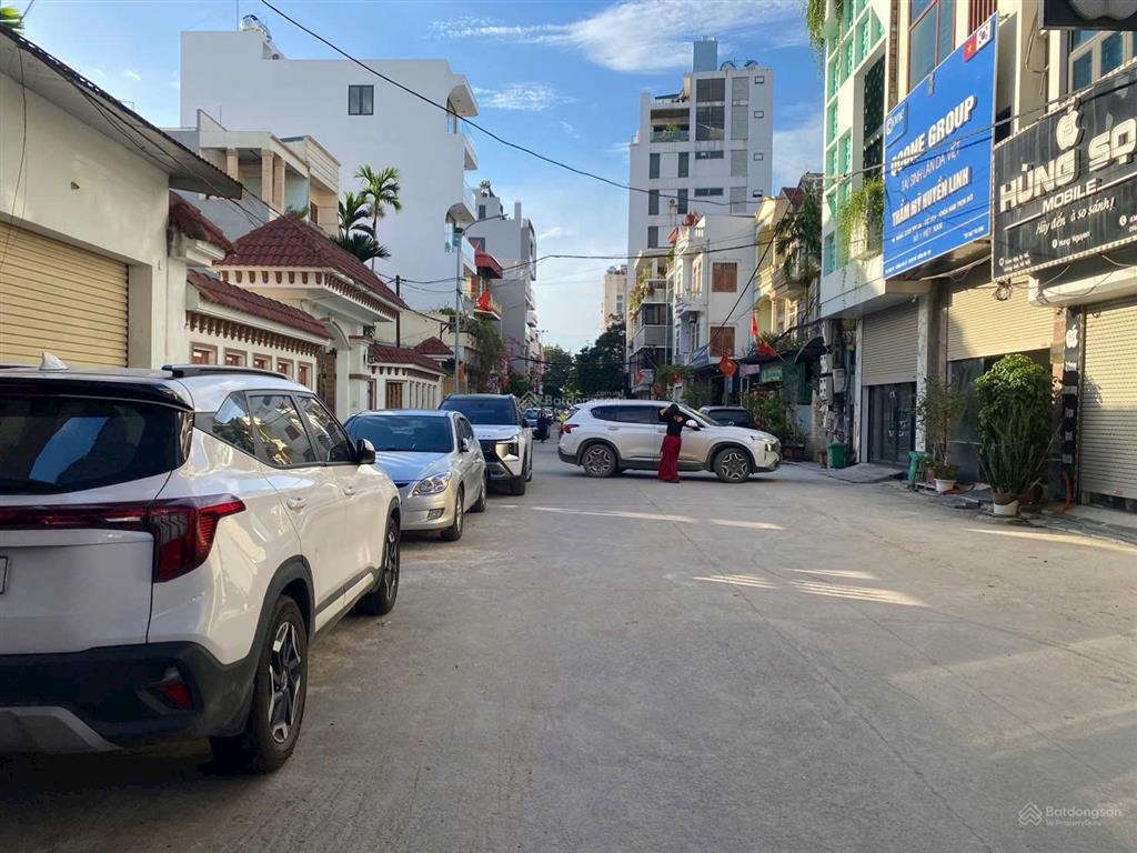 Bán nhà 3 tầng uy nỗ cạnh nhà thi đấu đông anh  ô tô tránh kinh doanh. giá 11 tỷ