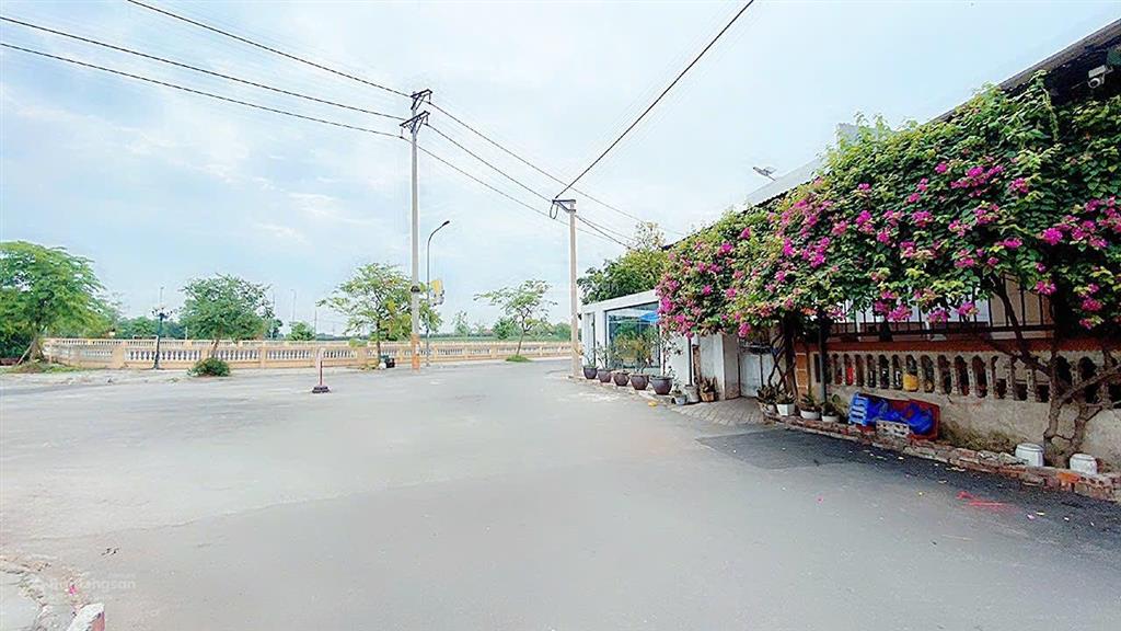 Bán nhà dục tú, đông anh. lô góc ô tô tránh, view hồ phong thủy tuyệt đẹp. giá 100tr/m còn thương