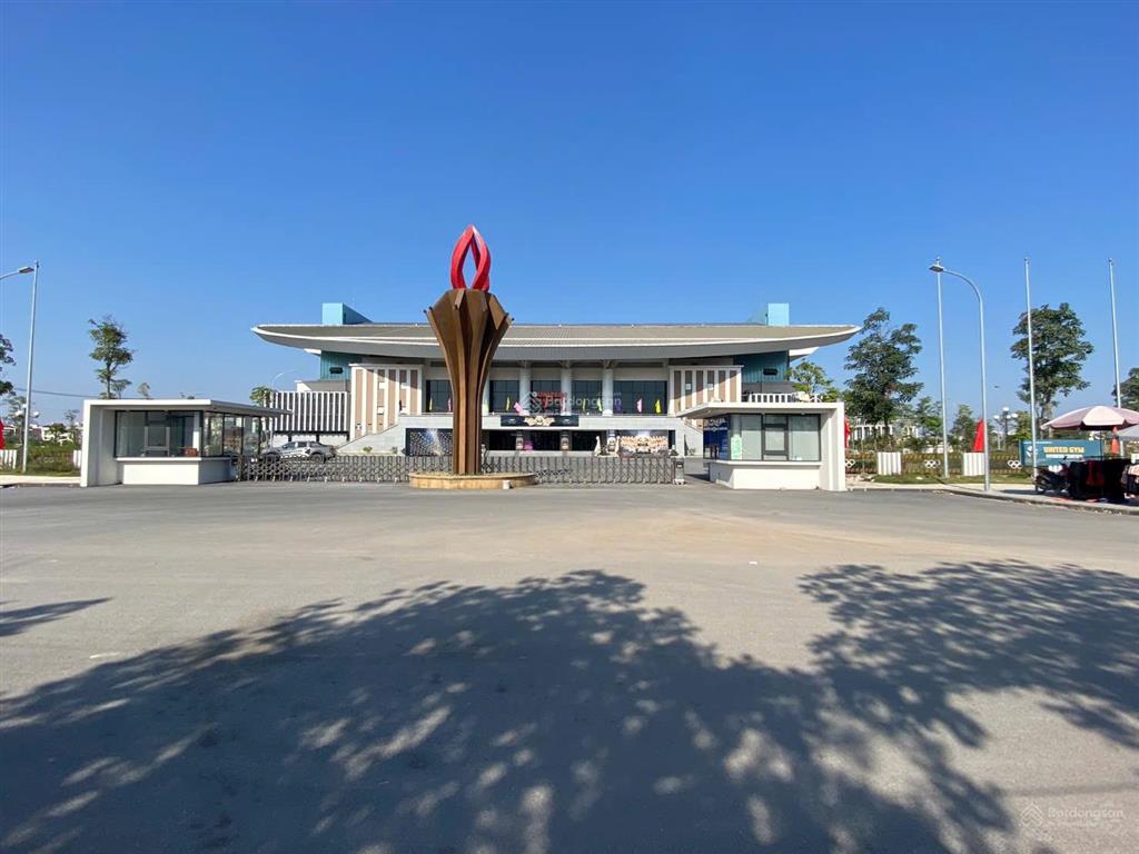 Giảm giá sâu bán nhanh nhà 3 tầng. ô tô tránh kinh doanh  gần bên nhà thi đấu đông anh. giá 11 tỷ