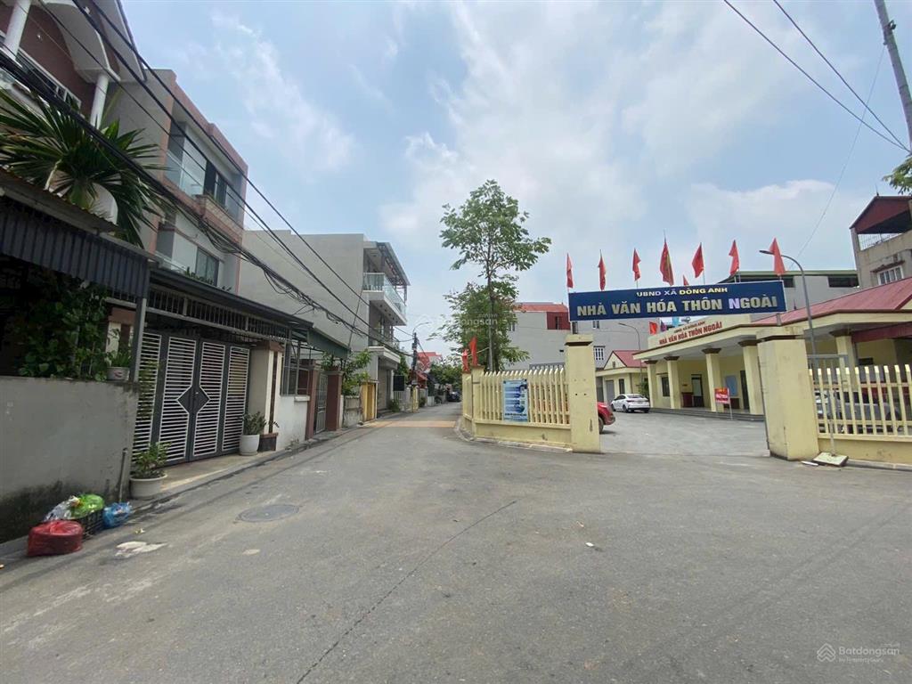 Giảm giá sâu bán nhanh nhà 3 tầng. ô tô tránh kinh doanh  gần bên nhà thi đấu đông anh. giá 11 tỷ