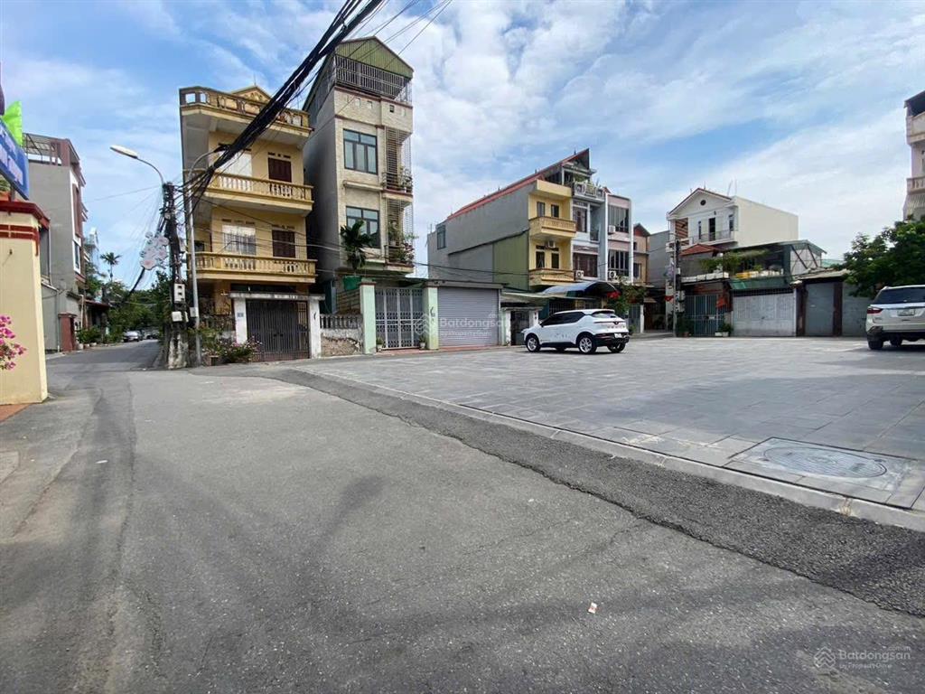 Bán nhà 5 tầng, 5 pn  tổ 15 trung tâm thị trấn đông anh  đường ô tô lướt. giá 7,5 tỷ