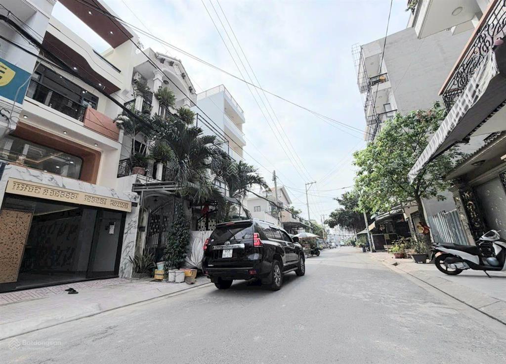 Nhà đẹp full nội thất cạnh aeon đường 12m