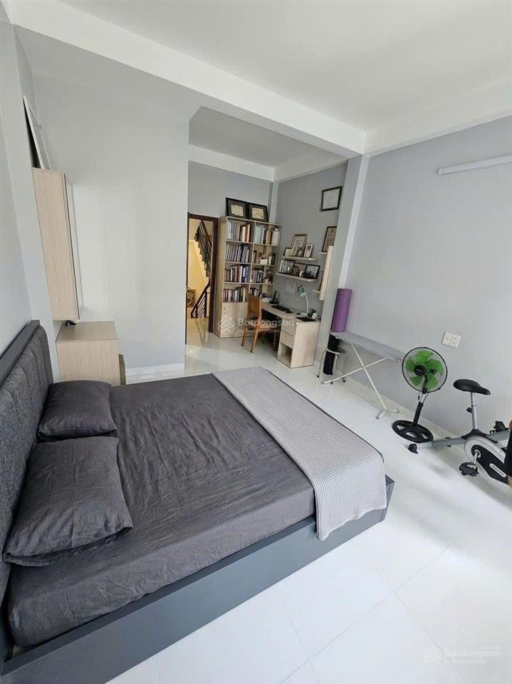 Nhà chính chủ 4*10*4tầng có sân thượng  4pn khép kín  full nội thất như hình  có phòng thờ hxh