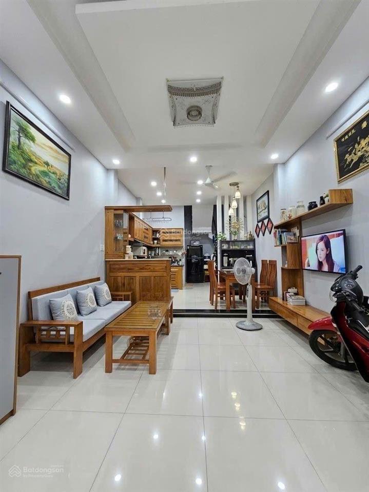 Nhà chính chủ 4*10*4tầng có sân thượng  4pn khép kín  full nội thất như hình  có phòng thờ hxh