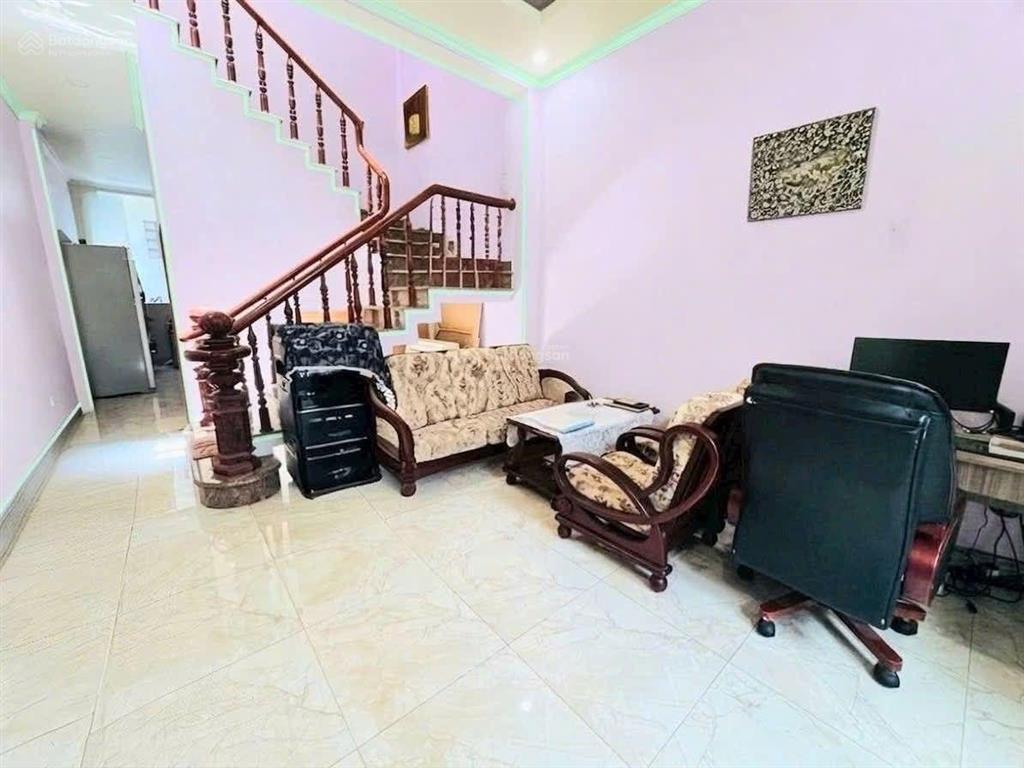Tb  xe hơi ngủ nhà  gần chợ  gần trường học các cấp  tiện ích ngập tràn  dt vuông đẹp 4.5*14*3
