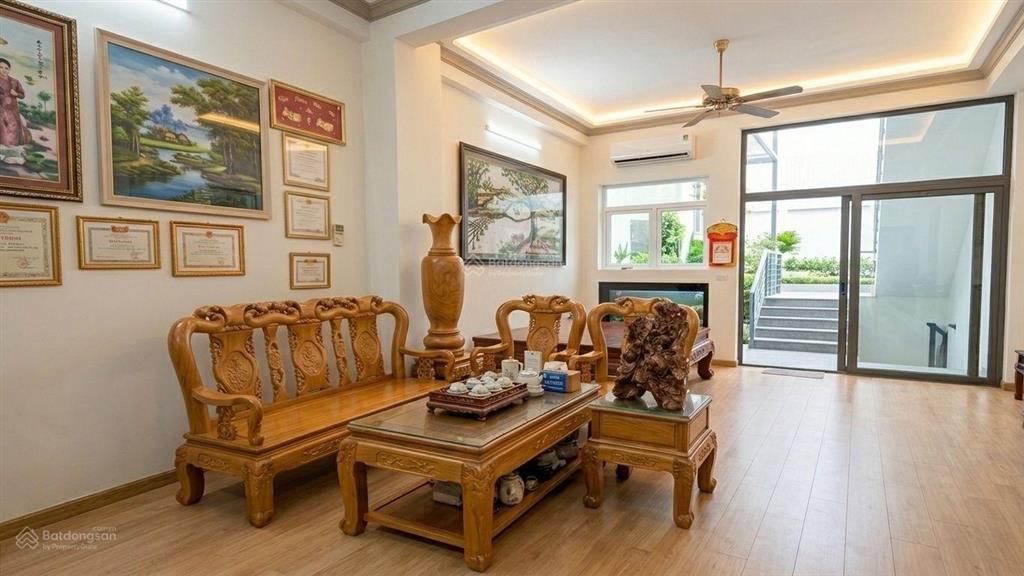 Siêu phẩm "tựa núi đón sóng" chỉ 18 tỷ cực hiếm! ngay lõi trung tâm giáp bàu cát  nhà chính chủ