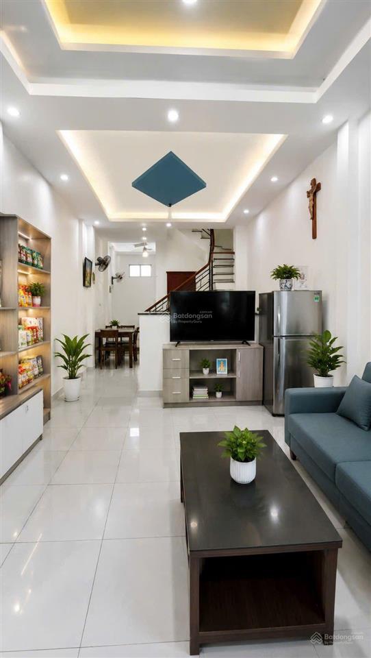 Nhà 2 tầng, 4x18, xe hơi đỗ cửa ngay đh công thương, đang cho thuê 20tr. chốt ngay 5đ nhẹ,